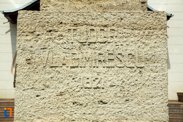 soclul-de-la-statuia-lui-tudor-vladimirescu-din-slatina-judetul-olt.jpg