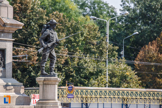 soldat-cu-pusca-monumentul-vanatorilor-din-razboiul-de-independenta-din-ploiesti-judetul-prahova.jpg