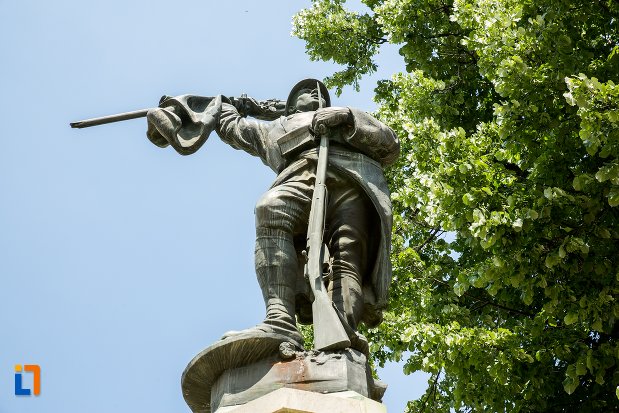 soldat-de-pe-monumentul-eroilor-din-patarlagele-judetul-buzau.jpg