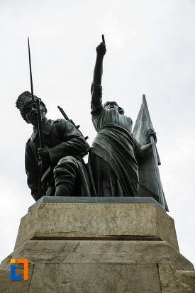 soldatii-de-pe-monumentul-independentei-din-focsani-judetul-vrancea.jpg