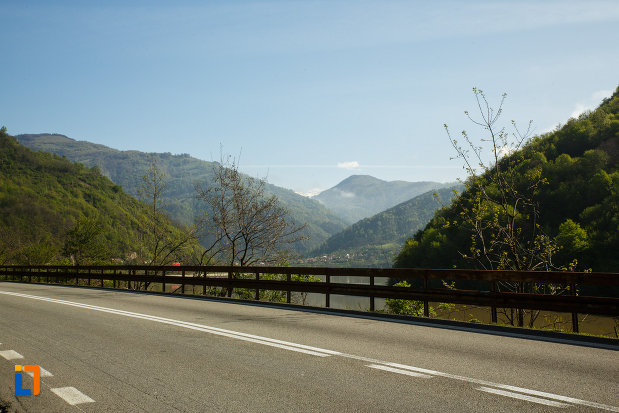 sosea-ce-traverseaza-valea-oltului-la-calimanesti-judetul-valcea.jpg