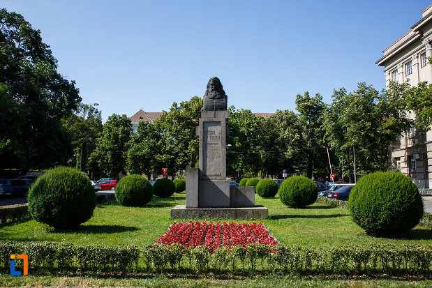 spatiu-verde-cu-bustul-lui-eftimie-murgu-din-timisoara-judetul-timis.jpg