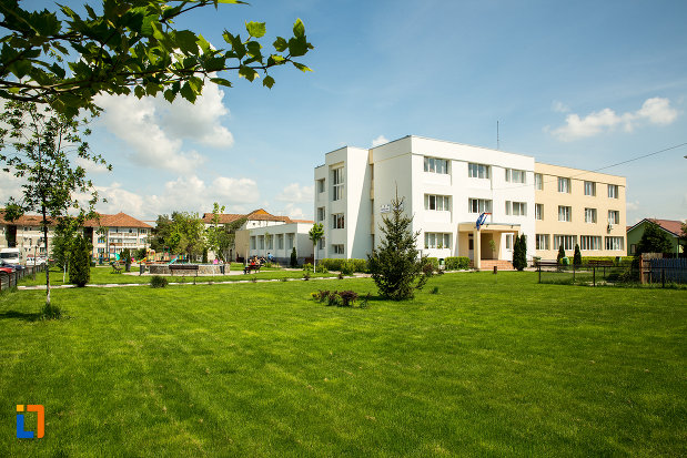 spatiu-verde-din-orasul-scornicesti-judetul-olt.jpg