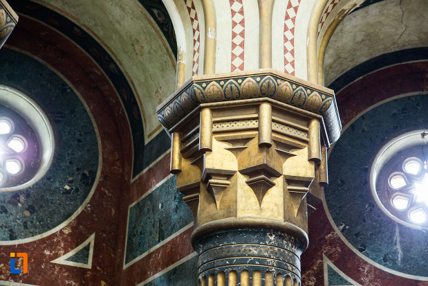 stalp-din-mausoleul-familiei-filisanu-din-filiasi-judetul-dolj.jpg
