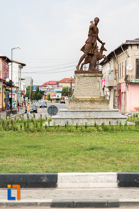 statuia-apollo-belvedere-din-giurgiu-judetul-giurgiu-vazuta-din-lateral.jpg