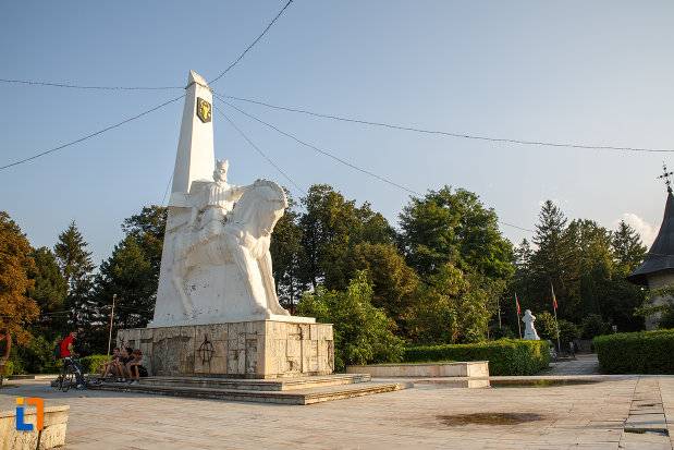 statuia-lui-bogdan-voda-din-radauti-judetul-suceava.jpg
