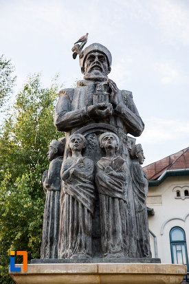 statuia-lui-constantin-basarab-brancoveanu-si-fii-sai-din-targoviste-judetul-dambovita.jpg