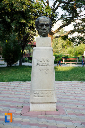 statuia-lui-marin-preda-din-rosiorii-de-vede-judetul-teleorman.jpg