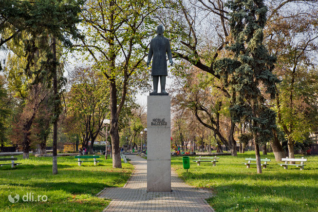 statuia-lui-nicolae-balcescu-din-oradea-judetul-bihor.jpg