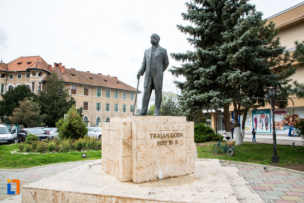 statuia-lui-traian-doda-din-caransebes-judetul-caras-severin.jpg
