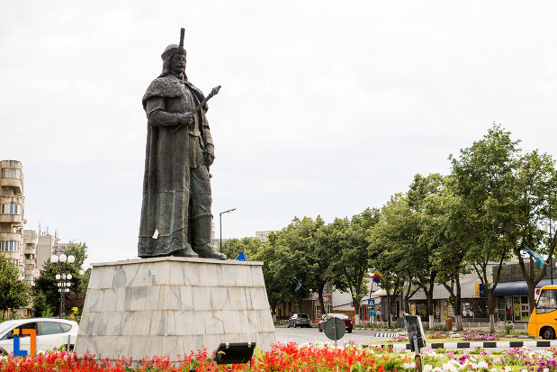 statuia-lui-vlad-tepes-din-giurgiu-judetul-giurgiu.jpg