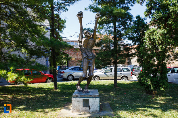 statuia-omul-tinta-memorialul-revolutiei-din-1989-din-timisoara-judetul-timis.jpg