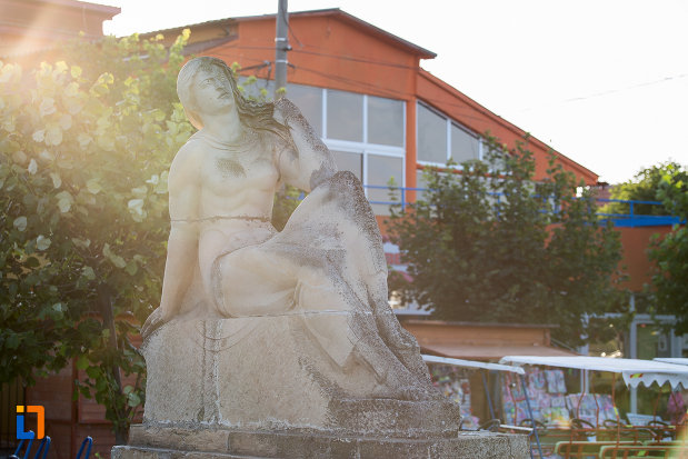 statuia-poezia-din-eforie-sud-judetul-constanta.jpg