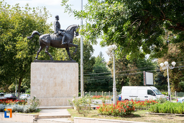 statuia-regelui-carol-i-din-calarasi-judetul-calarasi-vazuta-din-lateral.jpg