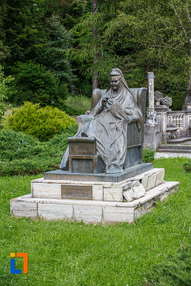 statuia-reginei-elisabeta-carmen-silva-a-romaniei-din-sinaia-judetul-prahova.jpg