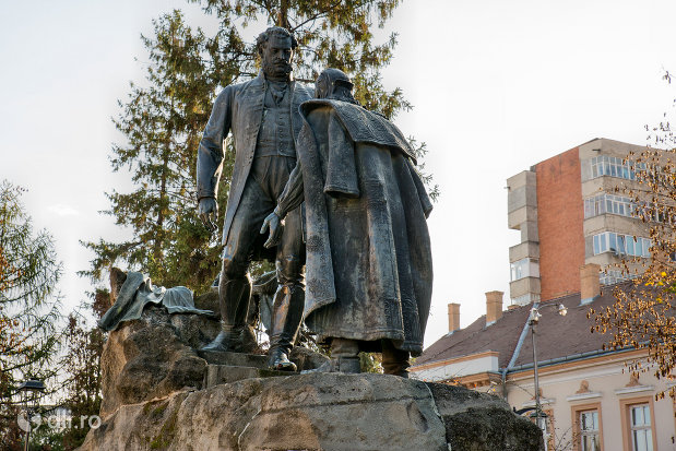 statuia-wesselenyi-din-zalau-judetul-salaj-imagine-laterala.jpg
