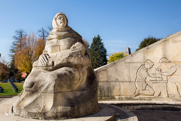 statuie-a-monumentului-ostasului-romandin-baia-mare-judetul-maramures.jpg