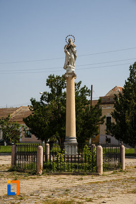 statuie-aflata-in-ansamblul-urban-piata-cetatii-din-ciacova-judetul-timis.jpg