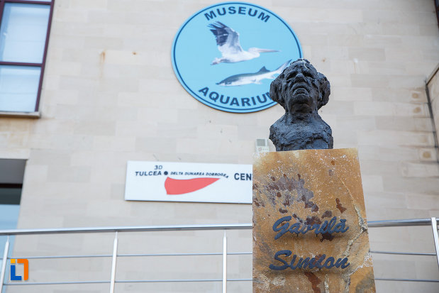 statuie-aflata-la-centrul-ecoturistic-delta-dunarii-din-tulcea-judetul-tulcea.jpg