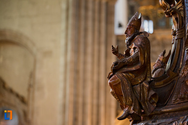 statuie-biserica-sfantul-mihail-din-cluj-napoca-judetul-cluj.jpg