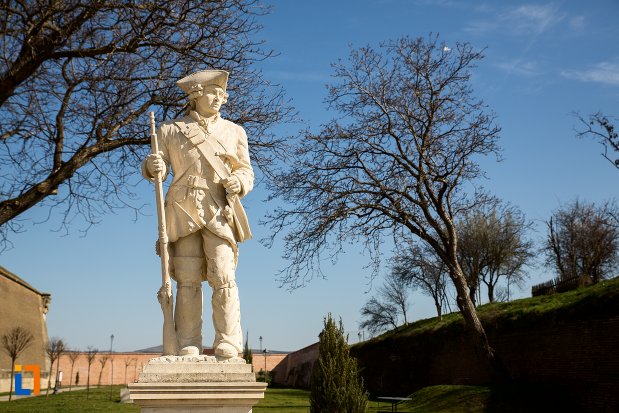 statuie-de-exterior-cetatea-alba-carolina-din-alba-iulia-judetul-alba.jpg