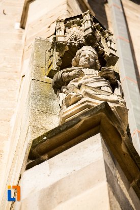 statuie-de-la-biserica-neagra-1383-1477-din-brasov-judetul-brasov-vazuta-de-jos.jpg