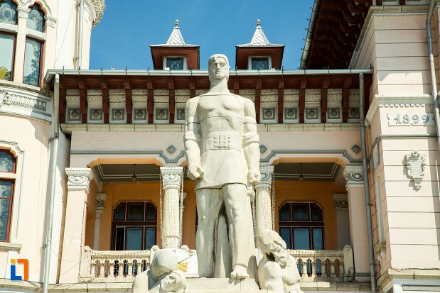 statuie-de-la-monumentul-inchinat-rascoalei-din-1907-din-buzau-judetul-buzau.jpg