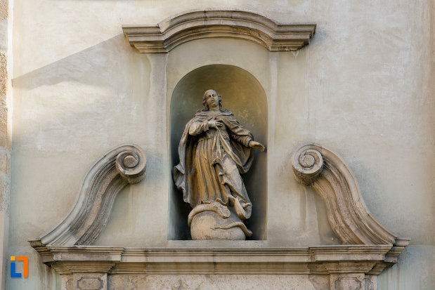 statuie-de-pe-biserica-franciscana-din-cluj-napoca-judetul-cluj.jpg