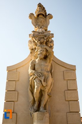 statuie-de-pe-poarta-a-ii-a-a-cetatii-din-alba-iulia-judetul-alba.jpg