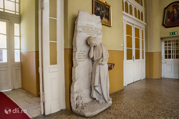 statuie-din-biserica-romano-catolica-coborarea-sfantului-duh-din-oradea-judetul-bihor.jpg