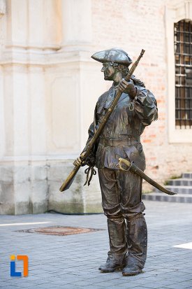 statuie-din-cetatea-alba-carolina-din-alba-iulia-judetul-alba.jpg