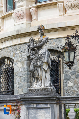 statuie-din-marmura-castelul-peles-din-sinaia-judetul-prahova.jpg