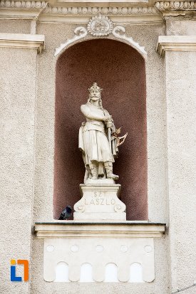 statuie-exterioara-biserica-sf-elisabeta-a-ungariei-manastirea-minorita-din-aiud-judetul-alba.jpg