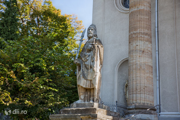 statuie-langa-biserica-romano-catolica-din-baia-sprie-judetul-maramures.jpg