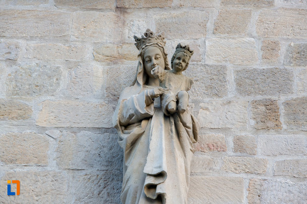 statuie-pe-biserica-romano-catolica-calvaria-din-cluj-napoca-judetul-cluj.jpg