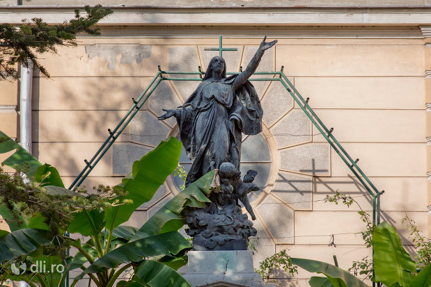 statuie-sfanta-biserica-romano-catolica-coborarea-sfantului-duh-din-oradea-judetul-bihor.jpg