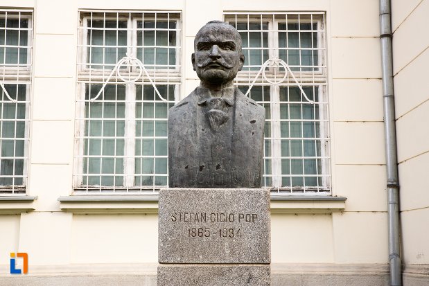 stefan-cicio-pop-grup-statuar-in-fata-salii-unirii-din-alba-iulia-judetul-alba.jpg