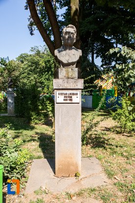 stefan-luchian-grupul-statuar-din-parcul-mihai-eminescu-din-botosani-judetul-botosani.jpg