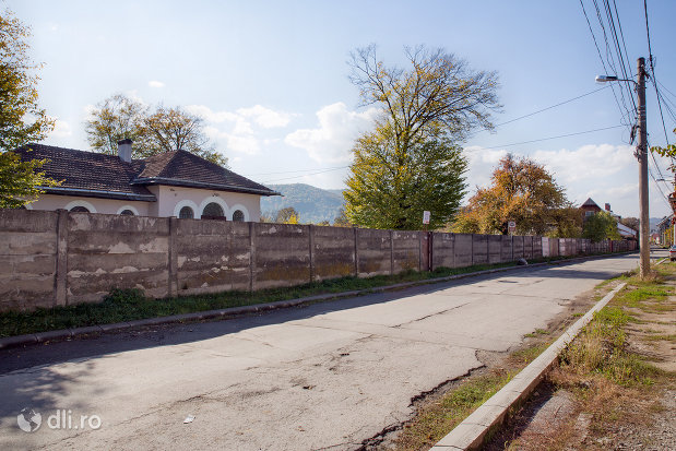 strada-cu-cimitirul-evreiesc-din-sighetu-marmatiei-judetul-maramures.jpg