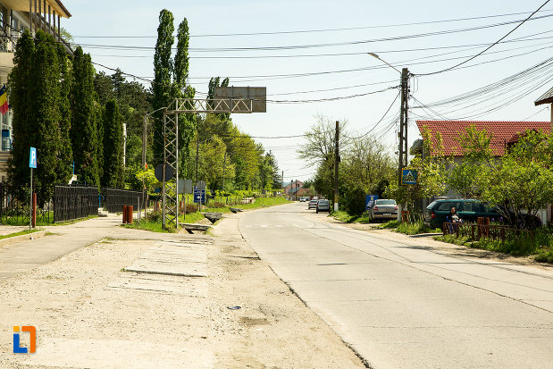 strada-din-orasul-targu-carbunesti-judetul-gorj.jpg