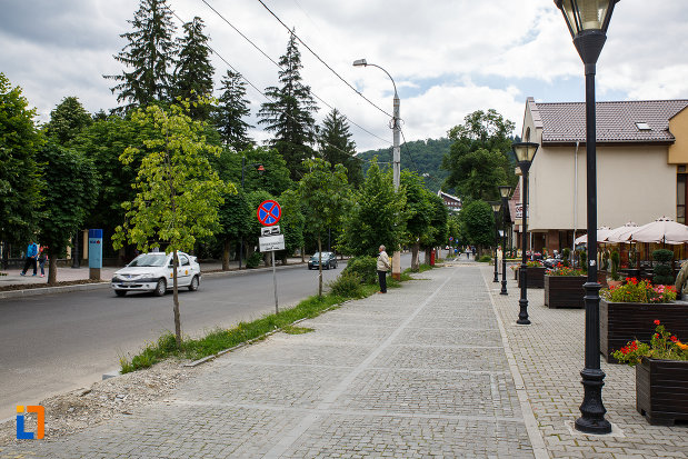 strada-din-statiunea-sinaia-judetul-prahova.jpg