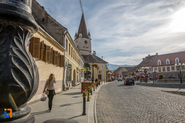strada-pavata-din-orasul-cisnadie-judetul-sibiu.jpg