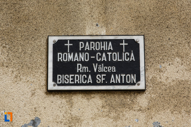 tablita-de-pe-biserica-sf-anton-din-ramnicu-valcea-judetul-valcea.jpg