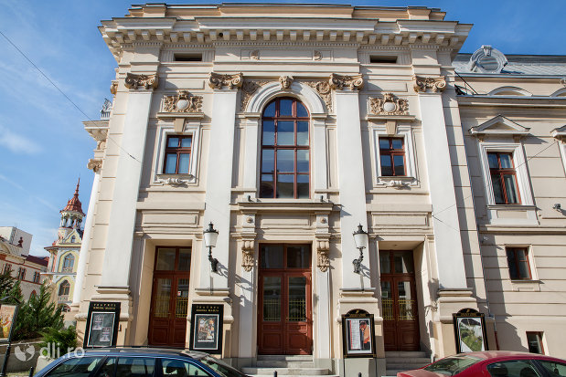 teatrul-de-stat-din-oradea-judetul-bihor-vazut-din-lateral.jpg