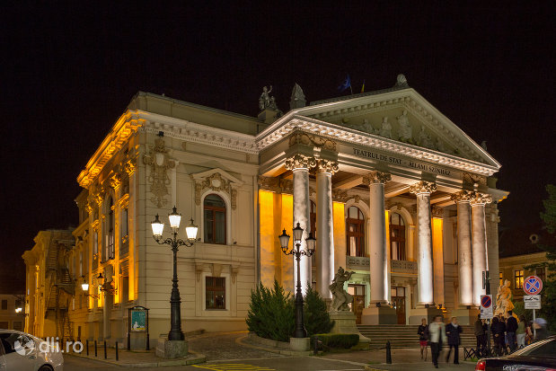 teatrul-de-stat-din-oradea-judetul-bihor-vazut-noaptea.jpg