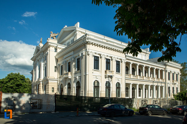 teatrul-din-drobeta-turnu-severin-judetul-mehedinti-vazut-din-lateral.jpg