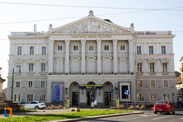 teatrul-ioan-slavici-din-arad-judetul-arad.jpg
