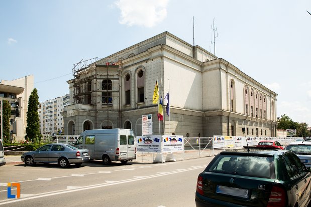 teatrul-mihai-eminescu-din-botosani-judetul-botosani.jpg