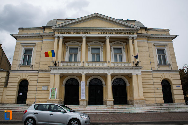 teatrul-traian-grozavescu-din-lugoj-judetul-timis-fatada-principala.jpg