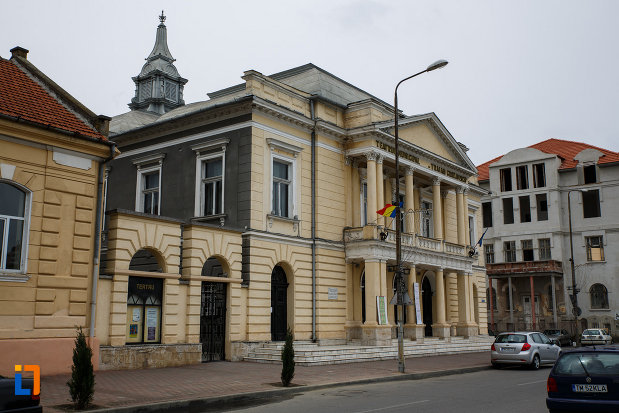 teatrul-traian-grozavescu-din-lugoj-judetul-timis-fotografiata-din-lateral.jpg